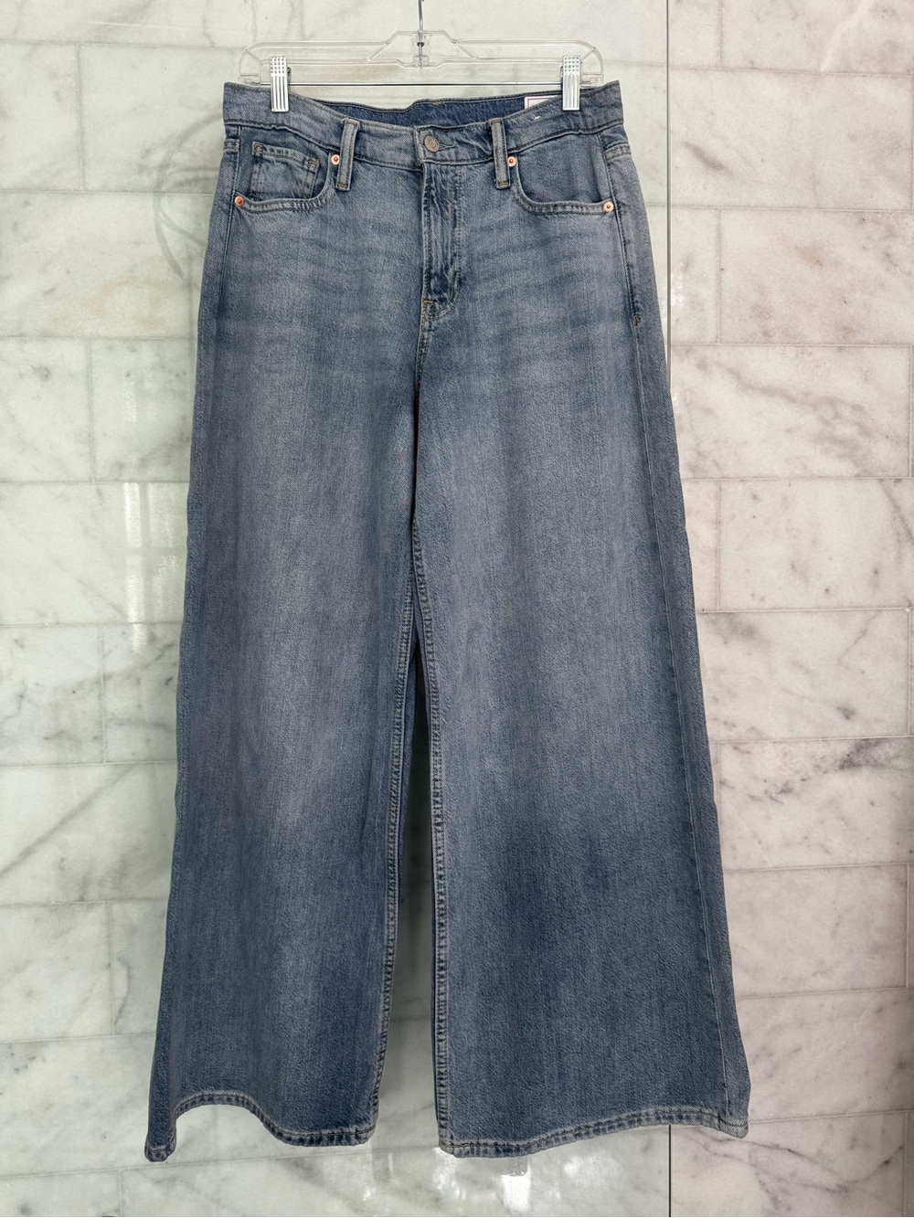 Gap Baggy Mid Rise Wide Leg Jeans
Women’s Size 28 / 6R